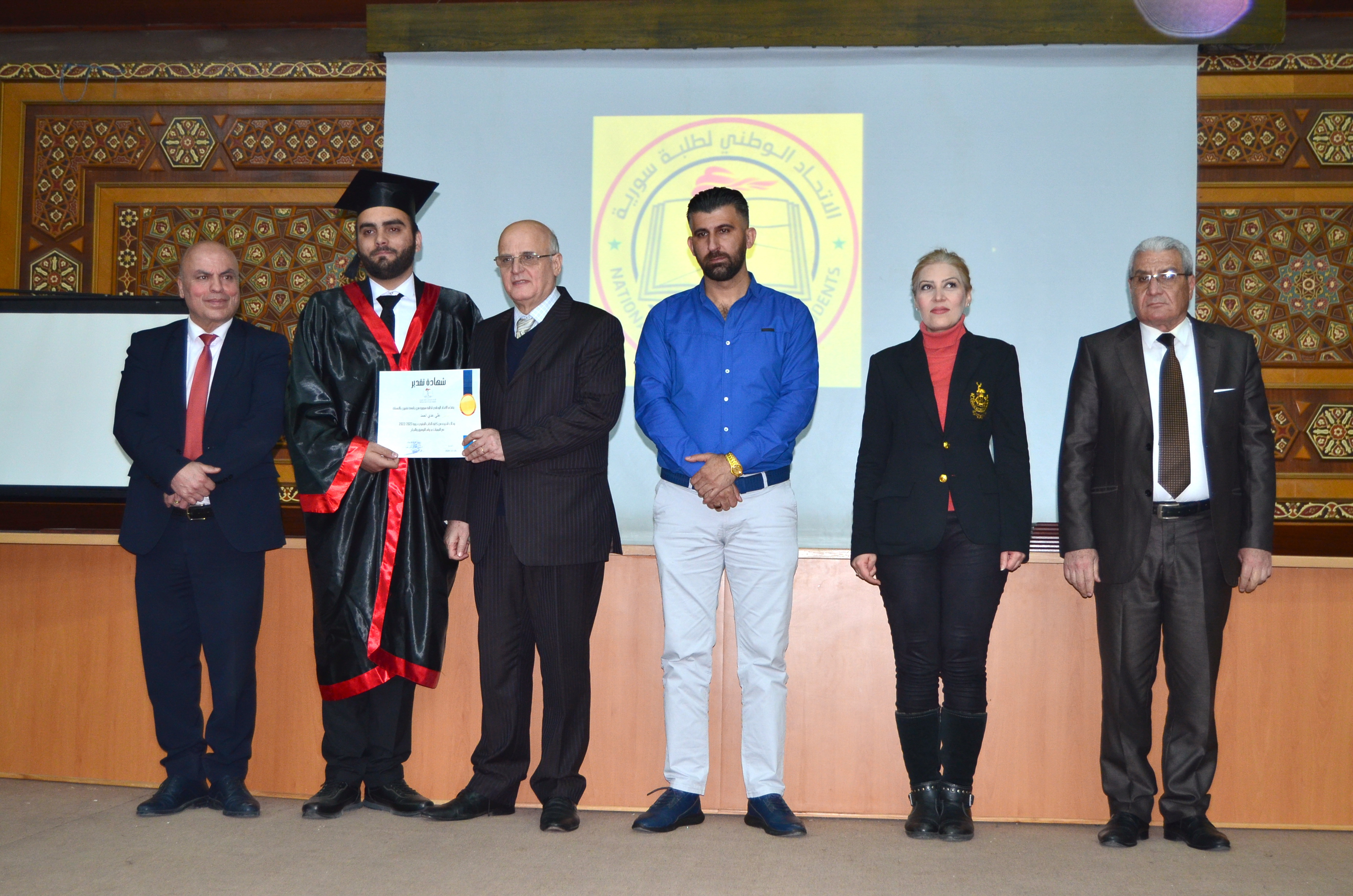 جامعة تشرين تحتفل بتخريج 800 طالب وطالبة من كلية الطب البشري 