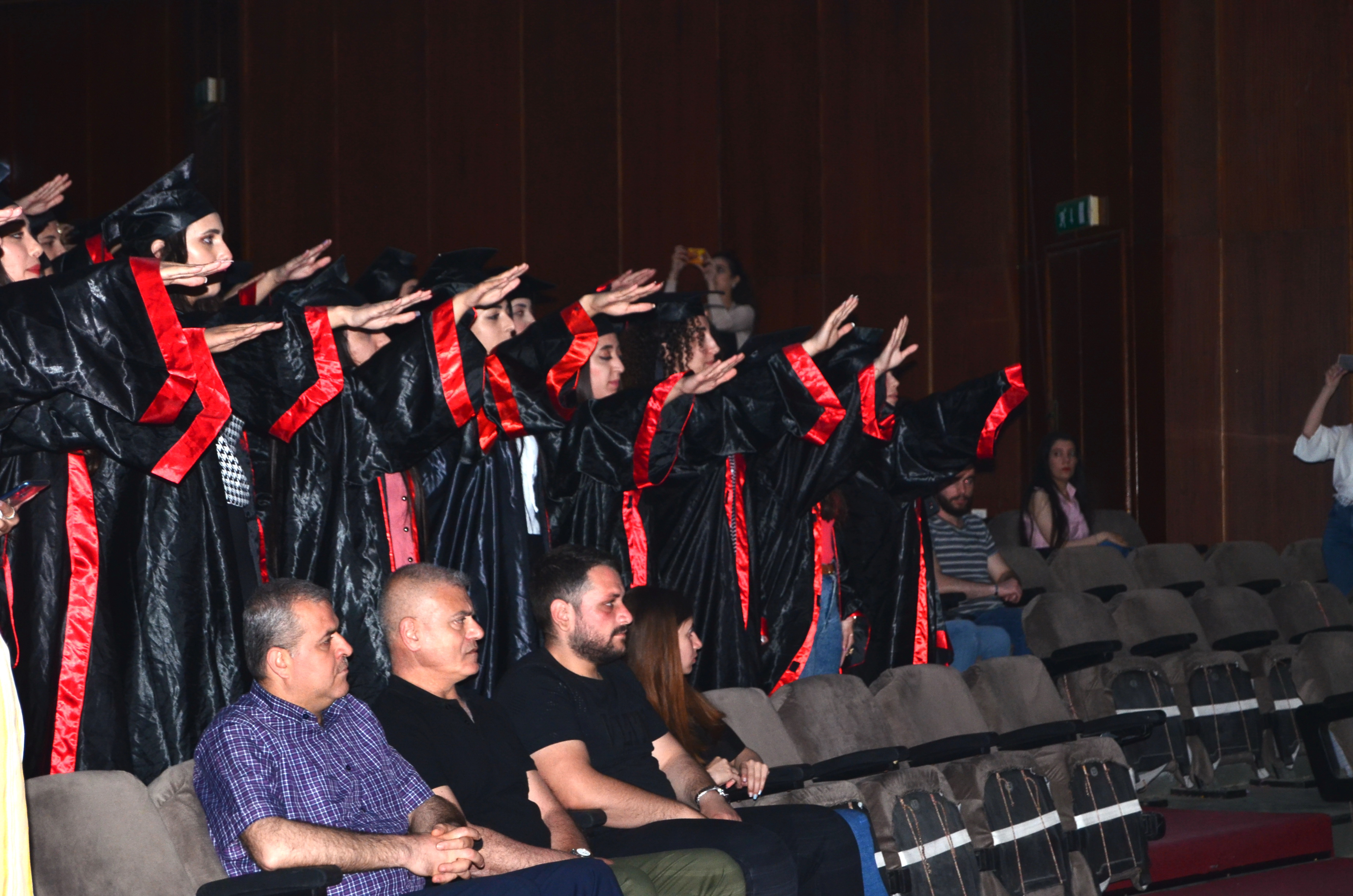 جامعة تشرين تحتفل بتخريج 222 طالبة من مدرسة التمريض