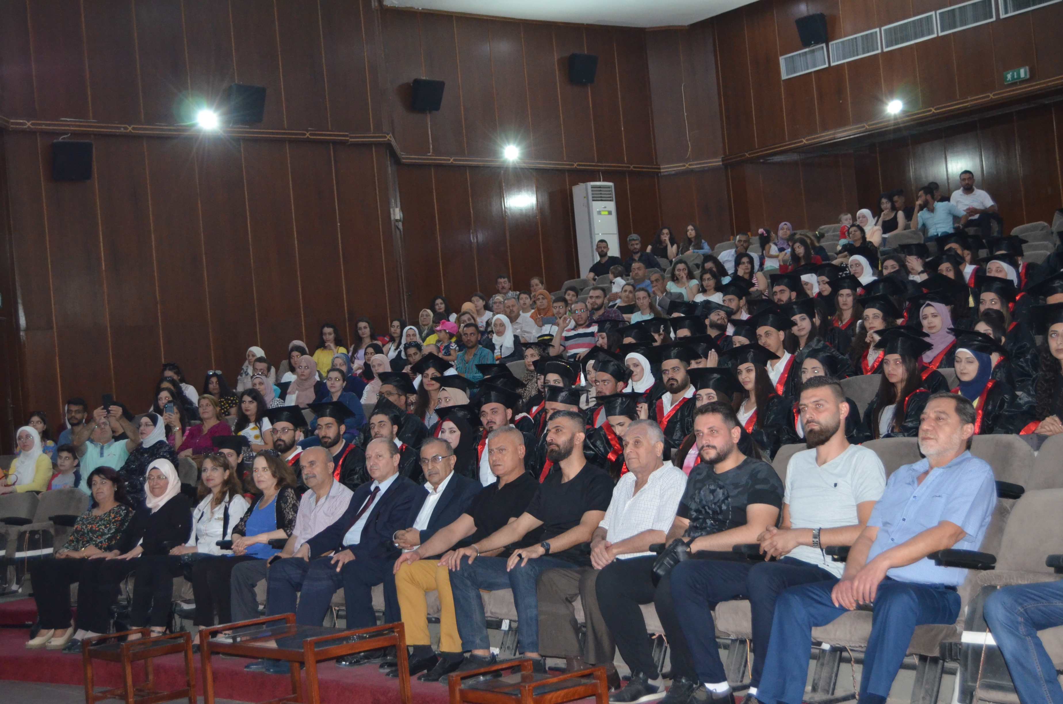 جامعة تشرين تحتفل بتخريج 125 طالبا و طالبة من كلية الهندسة الميكانيكية و الكهربائية