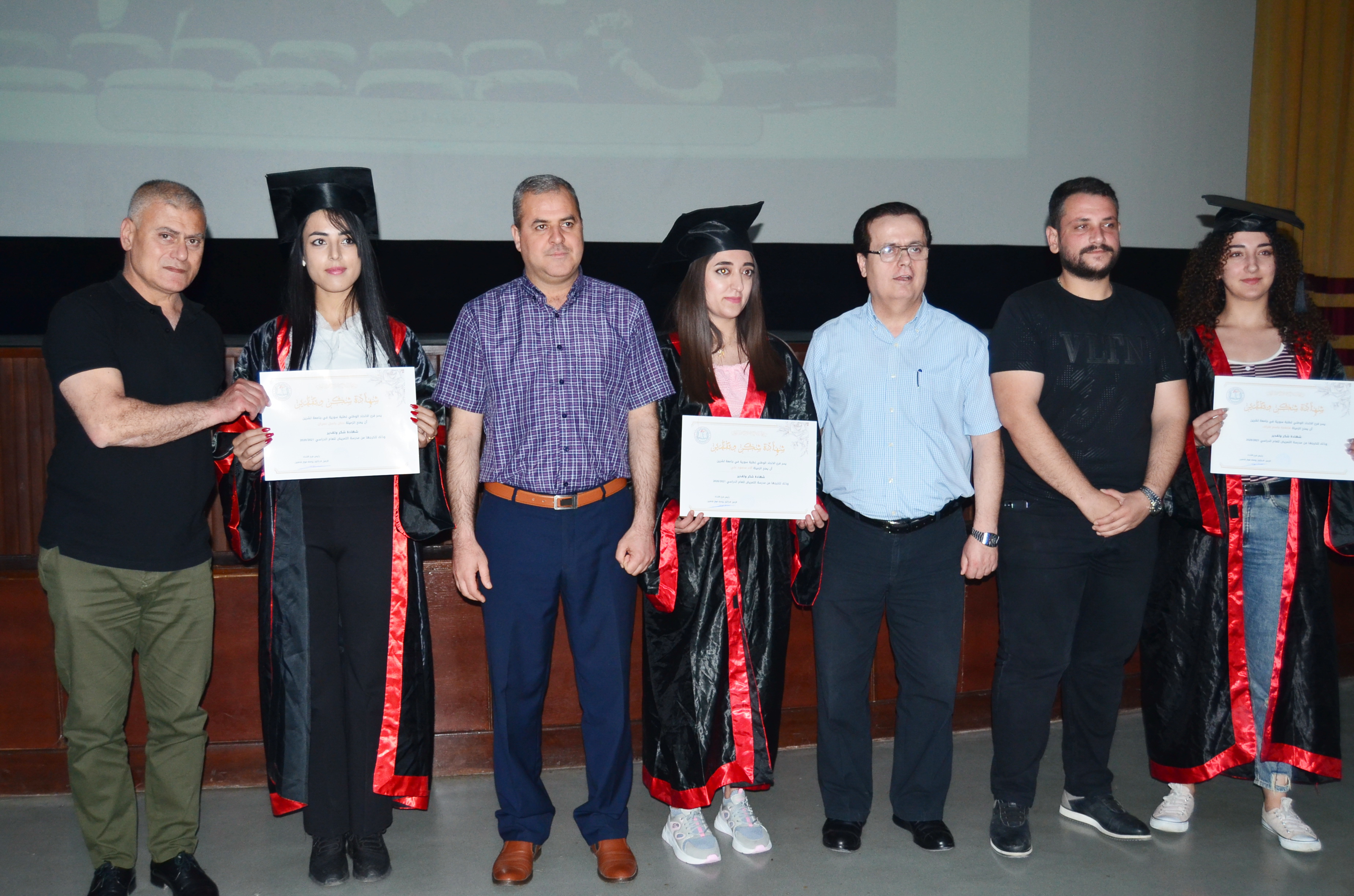 جامعة تشرين تحتفل بتخريج 222 طالبة من مدرسة التمريض