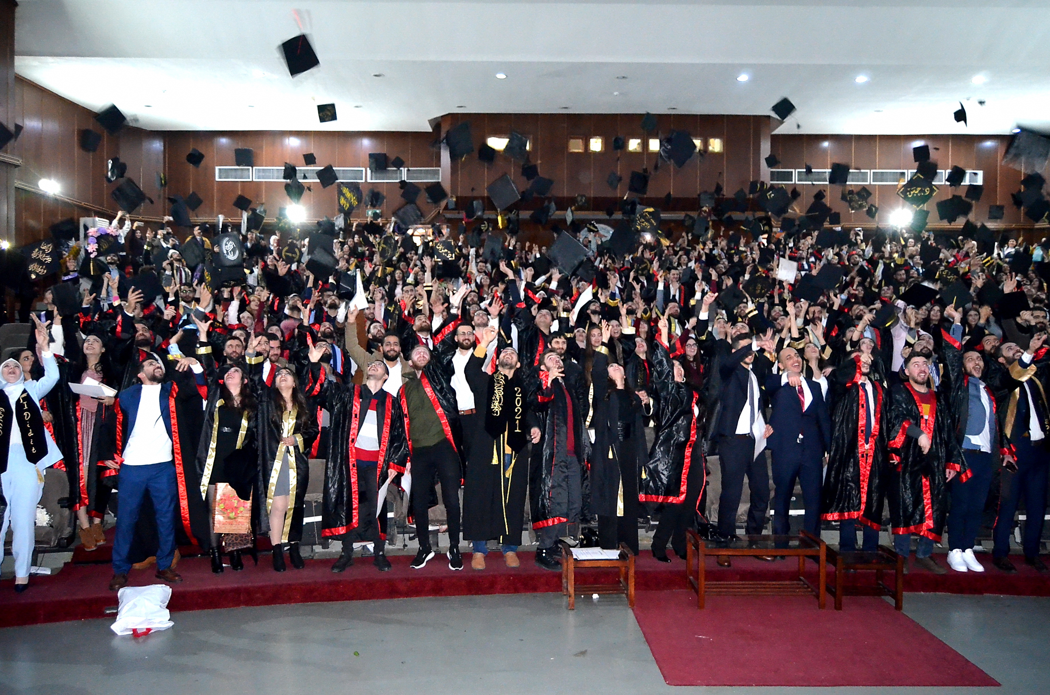  جامعة تشرين تحتفل بتخريج 750 طالبا من كلية الطب البشري