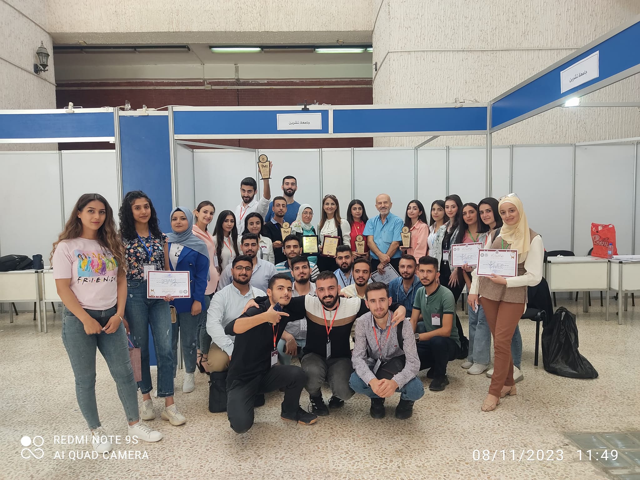 رئيس الجامعة يتسلم درع معرض  كلية الهندسة الميكانيكية و الكهربائية المقام مؤخرا في جامعة دمشق