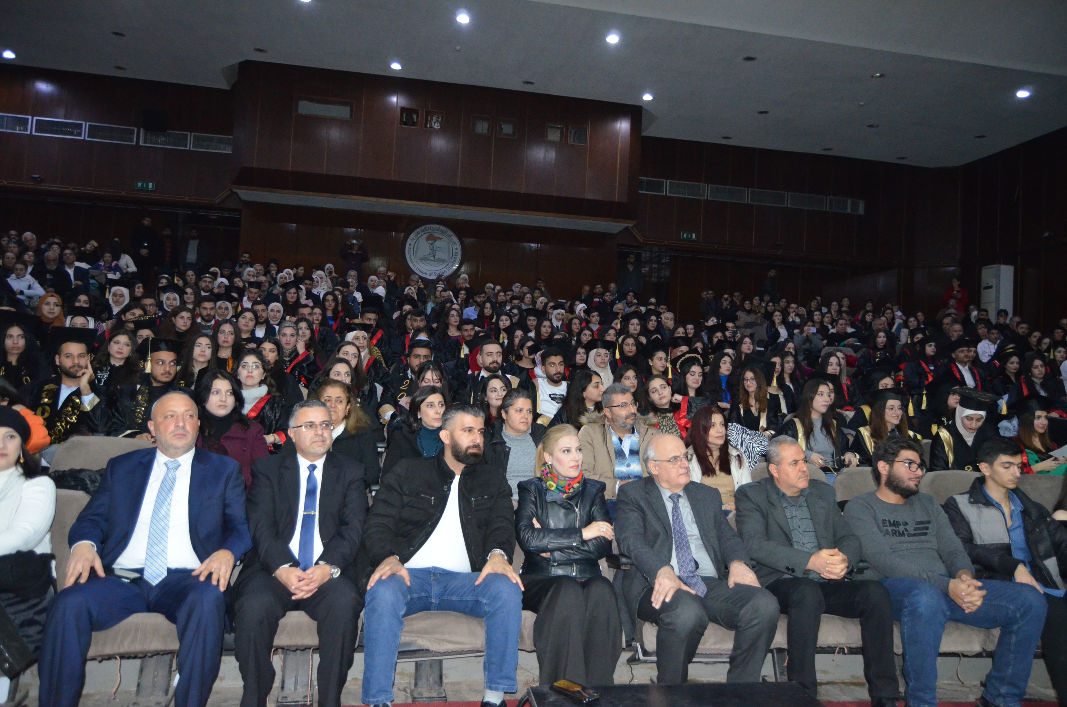 جامعة تشرين تحتفل بتخريج 320 طالبا و طالبة من كلية الصيدلة 