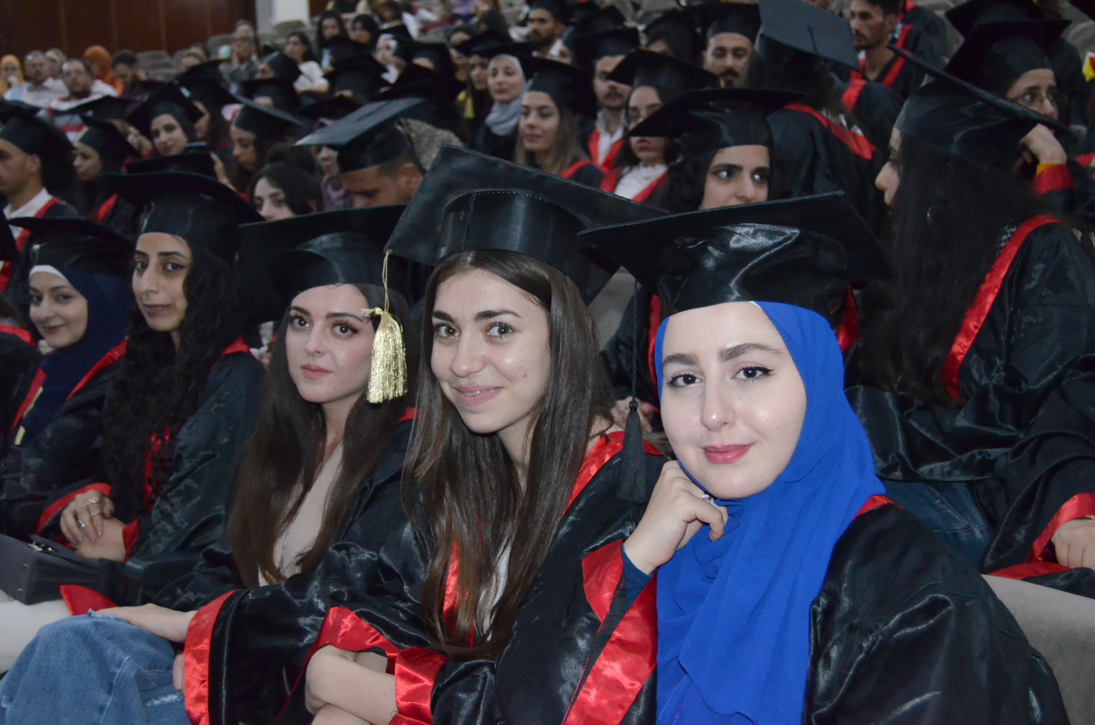 جامعة تشرين تحتفل بتخريج 125 طالبا و طالبة من كلية الهندسة الميكانيكية و الكهربائية