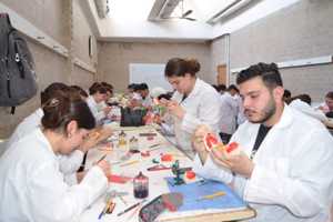 من أجواء الامتحانات العملية لطلاب السنة الثانية في المعهد التقاني لتعويضات الأسنان بجامعة اللاذقية 